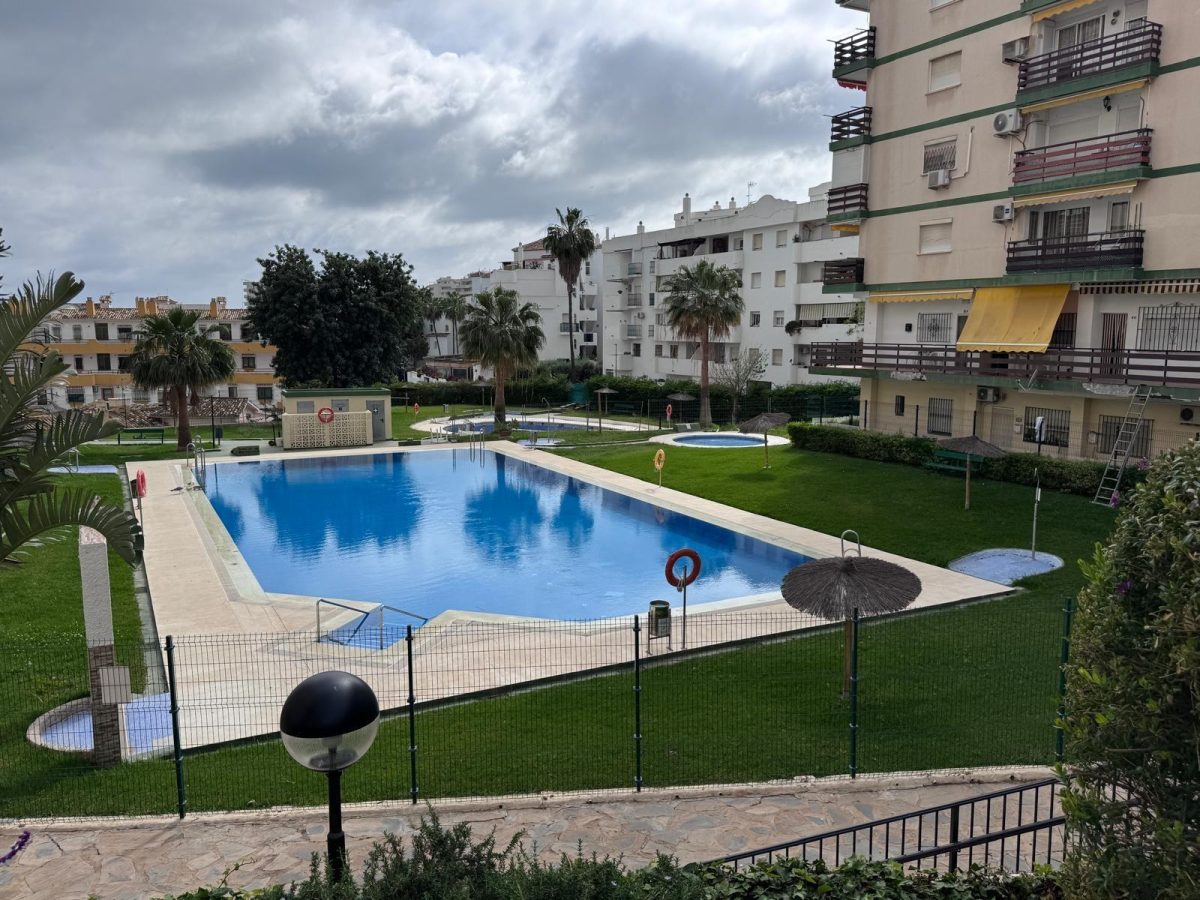 Benalmádena - Piso 2 Dormitorios, Terraza y Piscina — Foto 2