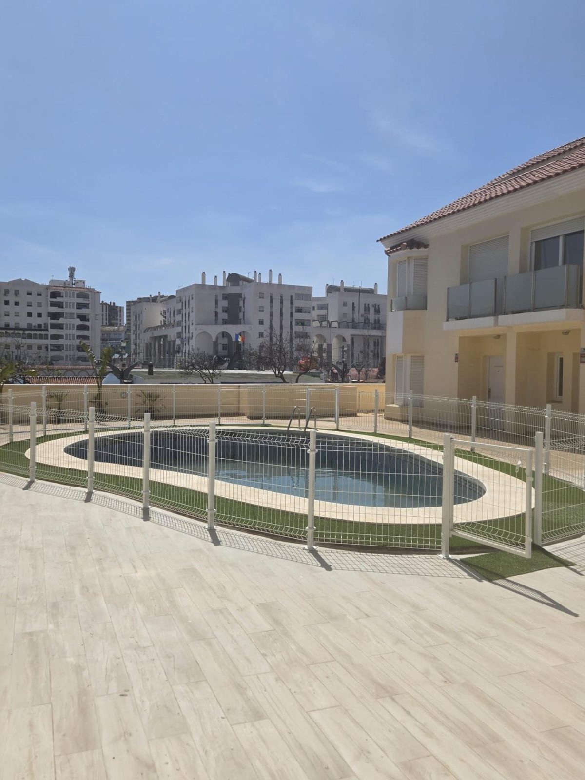 Los Boliches - Gran Adosada 4 Dormitorios, Piscina, Parking y Trastero Fuengirola — Foto 29