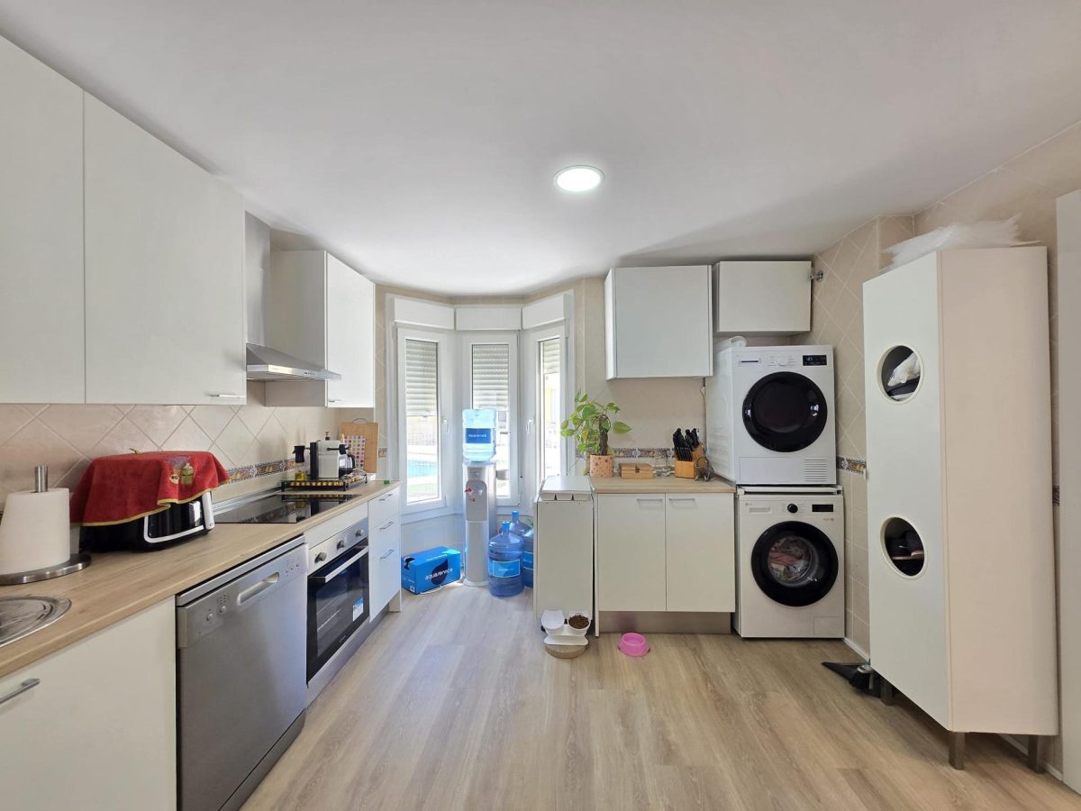 Los Boliches - Gran Adosada 4 Dormitorios, Piscina, Parking y Trastero Fuengirola — Foto 5