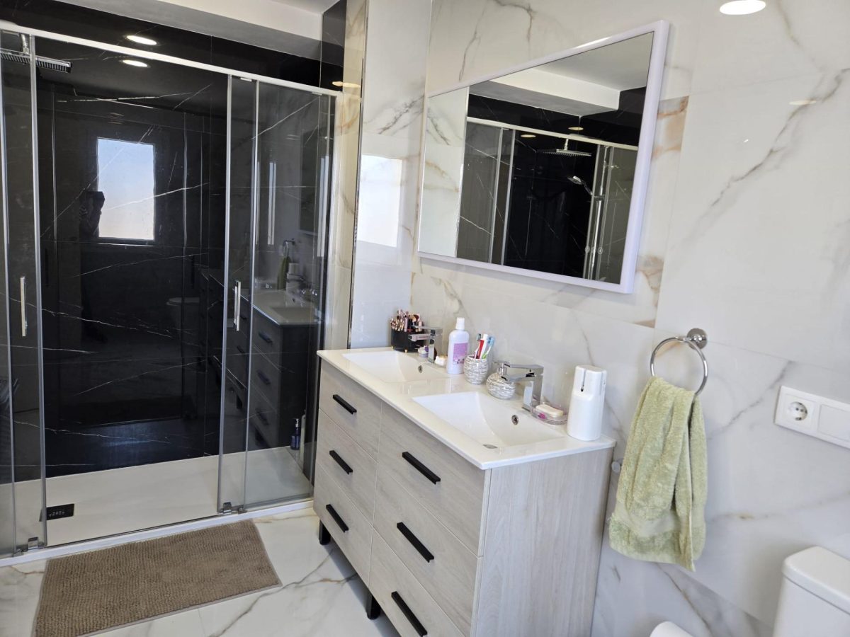 Los Boliches - Gran Adosada 4 Dormitorios, Piscina, Parking y Trastero Fuengirola — Foto 10