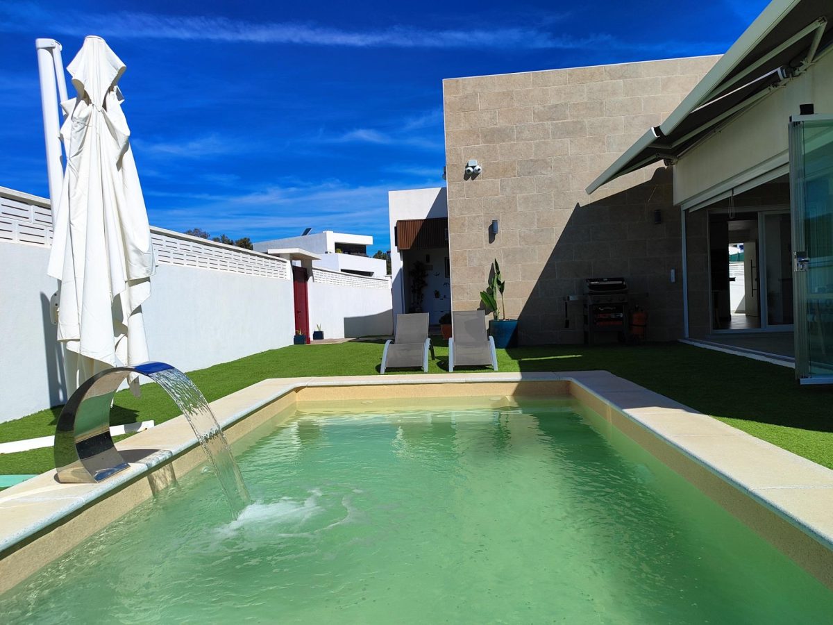 La Sierrezuela - Villa una planta 4 Dormitorios, Garaje, Piscina, Jardín — Foto 1