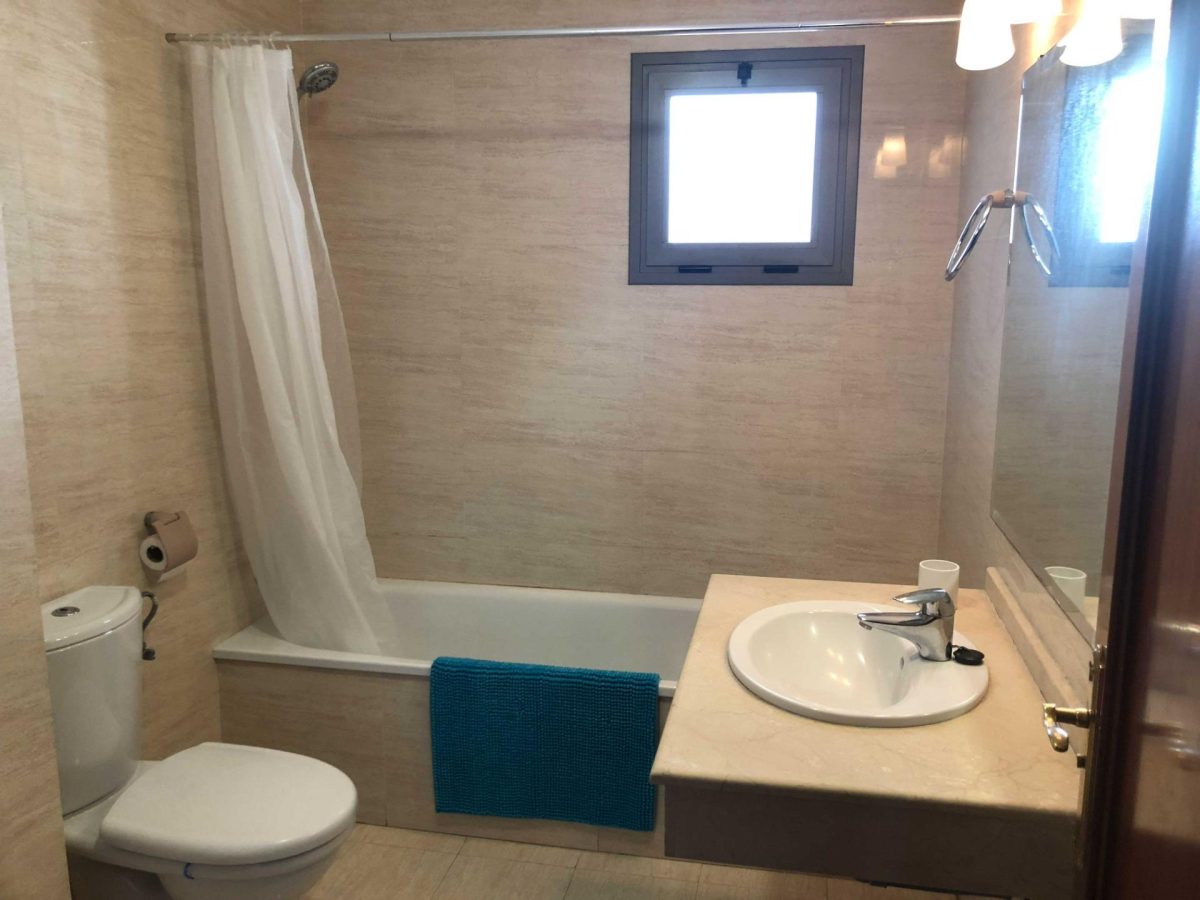 C.Comercial Miramar - Pisazo 1 Dormitorio, Garaje, Trastero, Piscina, Zona Infantil — Foto 13
