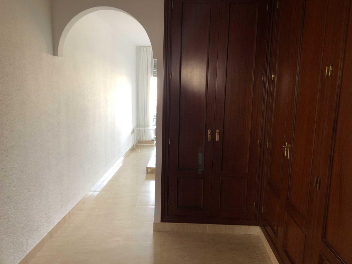 C.Comercial Miramar - Pisazo 1 Dormitorio, Garaje, Trastero, Piscina, Zona Infantil — Foto 10