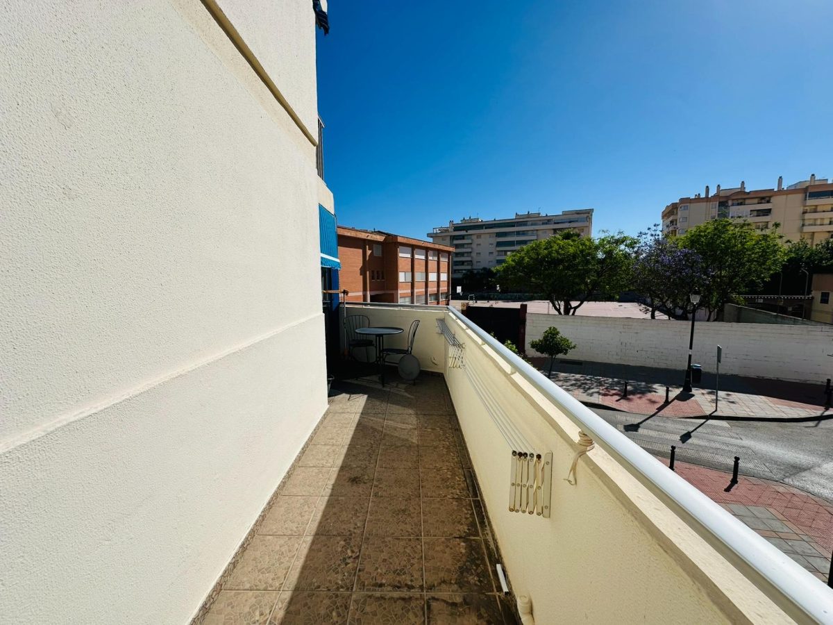 Fuengirola, Zona Miramar - Pisazo Reformado 3 Dormitorios, Piscina, Jardines y Parking Comunitarios — Foto 8