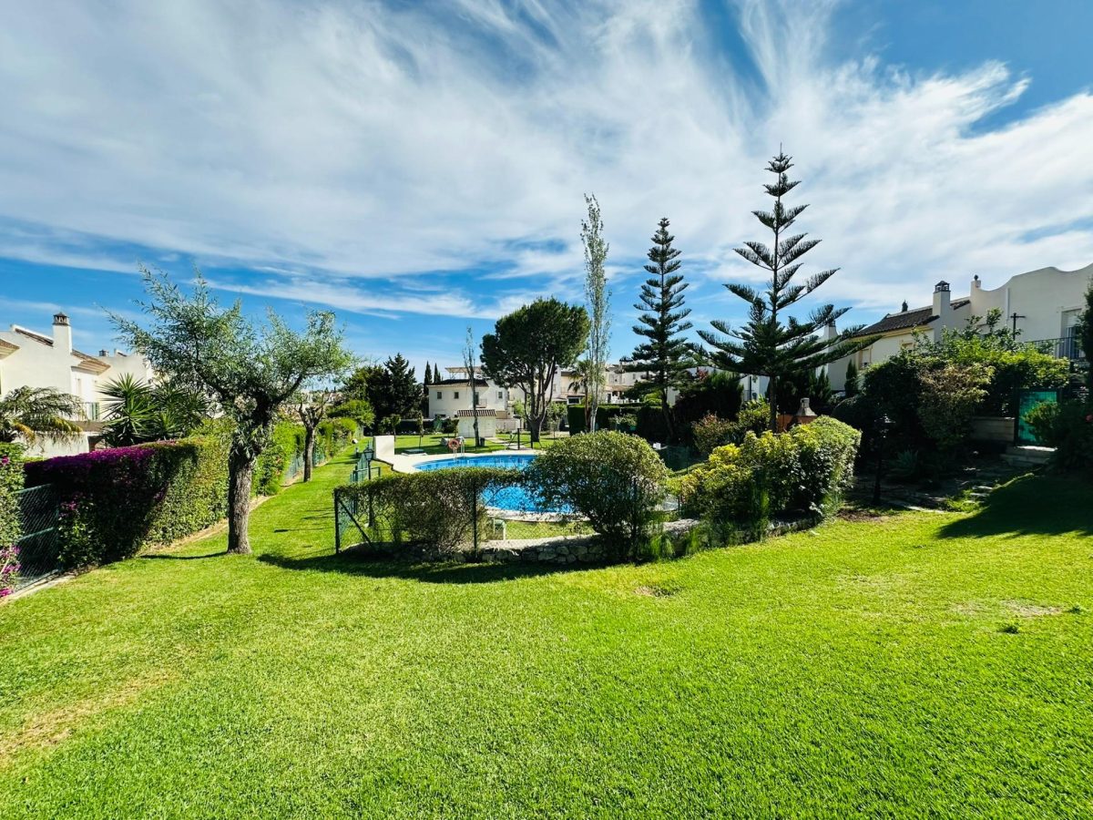 La Sierrezuela - Adosada de 2 Dormitorios, Garaje Privado, 3 Piscinas, Pista de Padel, Gran Terraza — Foto 21
