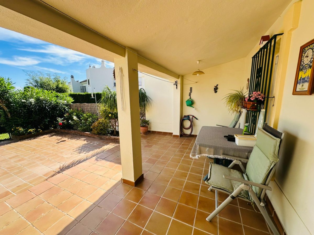 La Sierrezuela - Adosada de 2 Dormitorios, Garaje Privado, 3 Piscinas, Pista de Padel, Gran Terraza — Foto 26