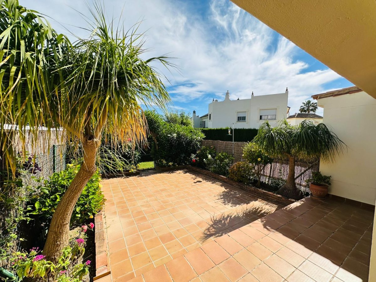 La Sierrezuela - Adosada de 2 Dormitorios, Garaje Privado, 3 Piscinas, Pista de Padel, Gran Terraza — Foto 23