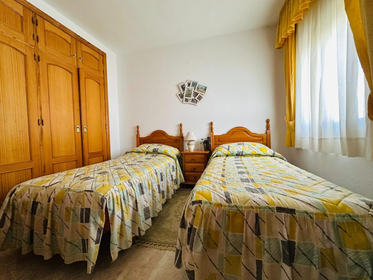 La Sierrezuela - Adosada de 2 Dormitorios, Garaje Privado, 3 Piscinas, Pista de Padel, Gran Terraza — Foto 17