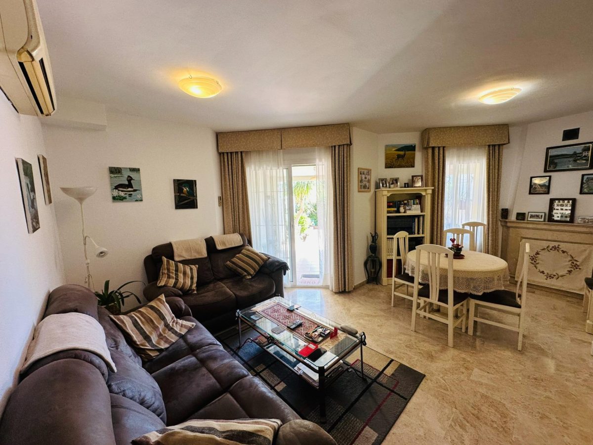 La Sierrezuela - Adosada de 2 Dormitorios, Garaje Privado, 3 Piscinas, Pista de Padel, Gran Terraza — Foto 2