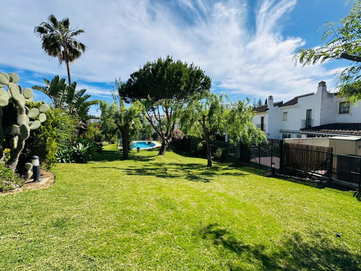 La Sierrezuela - Adosada de 2 Dormitorios, Garaje Privado, 3 Piscinas, Pista de Padel, Gran Terraza — Foto 28