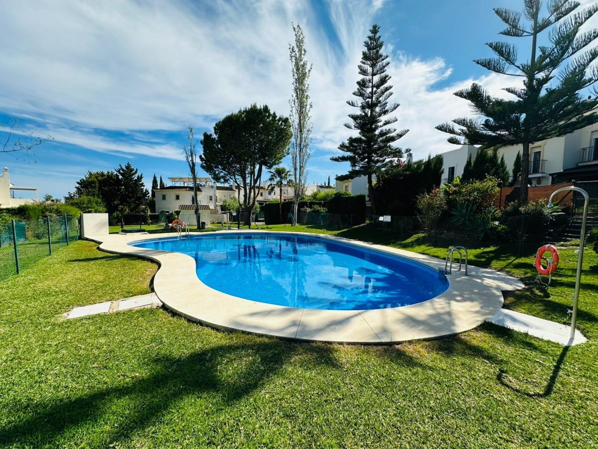 La Sierrezuela - Adosada de 2 Dormitorios, Garaje Privado, 3 Piscinas, Pista de Padel, Gran Terraza — Foto 22
