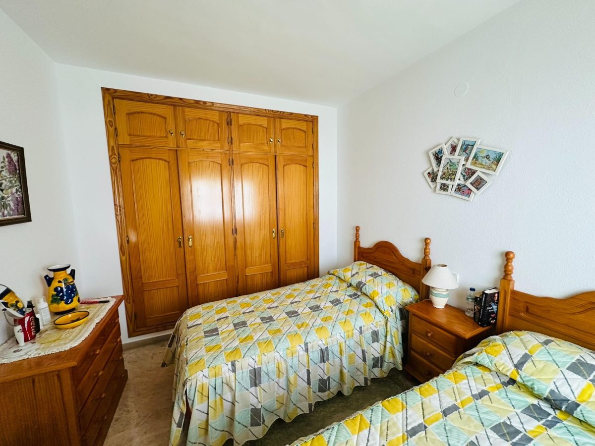 La Sierrezuela - Adosada de 2 Dormitorios, Garaje Privado, 3 Piscinas, Pista de Padel, Gran Terraza — Foto 18