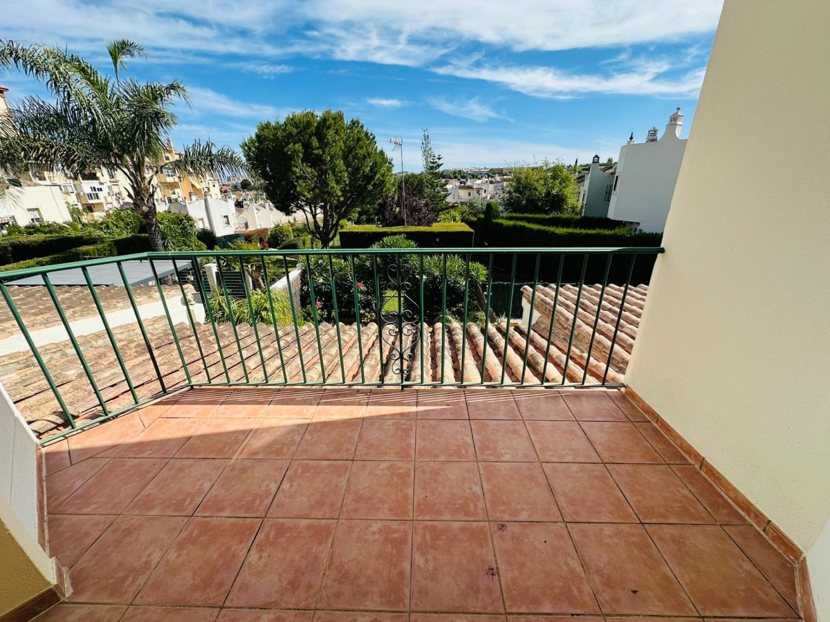 La Sierrezuela - Adosada de 2 Dormitorios, Garaje Privado, 3 Piscinas, Pista de Padel, Gran Terraza — Foto 12