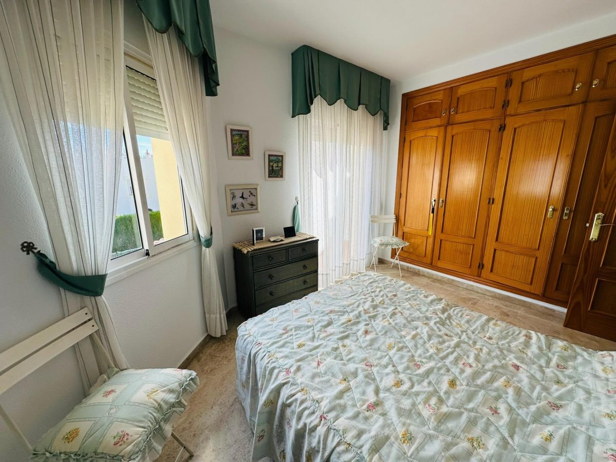 La Sierrezuela - Adosada de 2 Dormitorios, Garaje Privado, 3 Piscinas, Pista de Padel, Gran Terraza — Foto 11