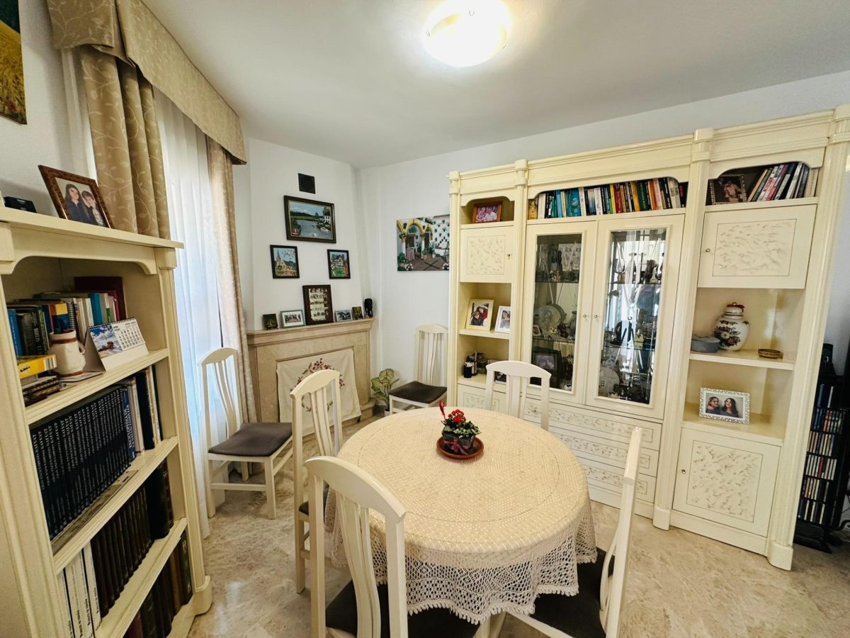 La Sierrezuela - Adosada de 2 Dormitorios, Garaje Privado, 3 Piscinas, Pista de Padel, Gran Terraza — Foto 4