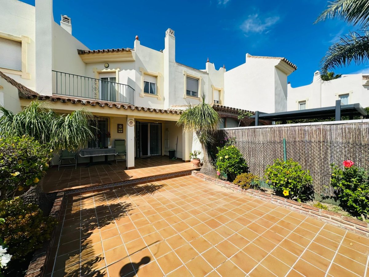 La Sierrezuela - Adosada de 2 Dormitorios, Garaje Privado, 3 Piscinas, Pista de Padel, Gran Terraza — Foto 24