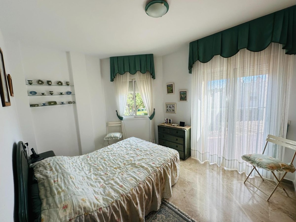 La Sierrezuela - Adosada de 2 Dormitorios, Garaje Privado, 3 Piscinas, Pista de Padel, Gran Terraza — Foto 10