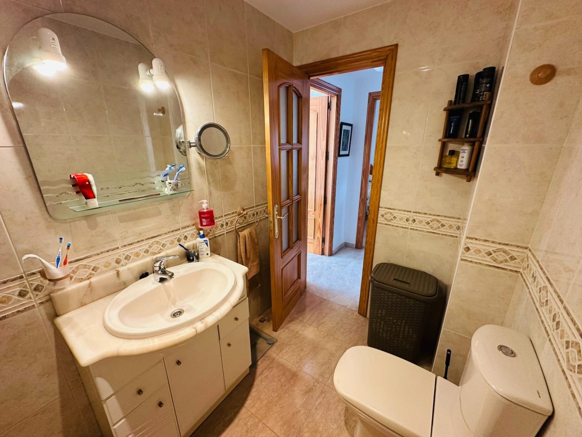 La Sierrezuela - Adosada de 2 Dormitorios, Garaje Privado, 3 Piscinas, Pista de Padel, Gran Terraza — Foto 15