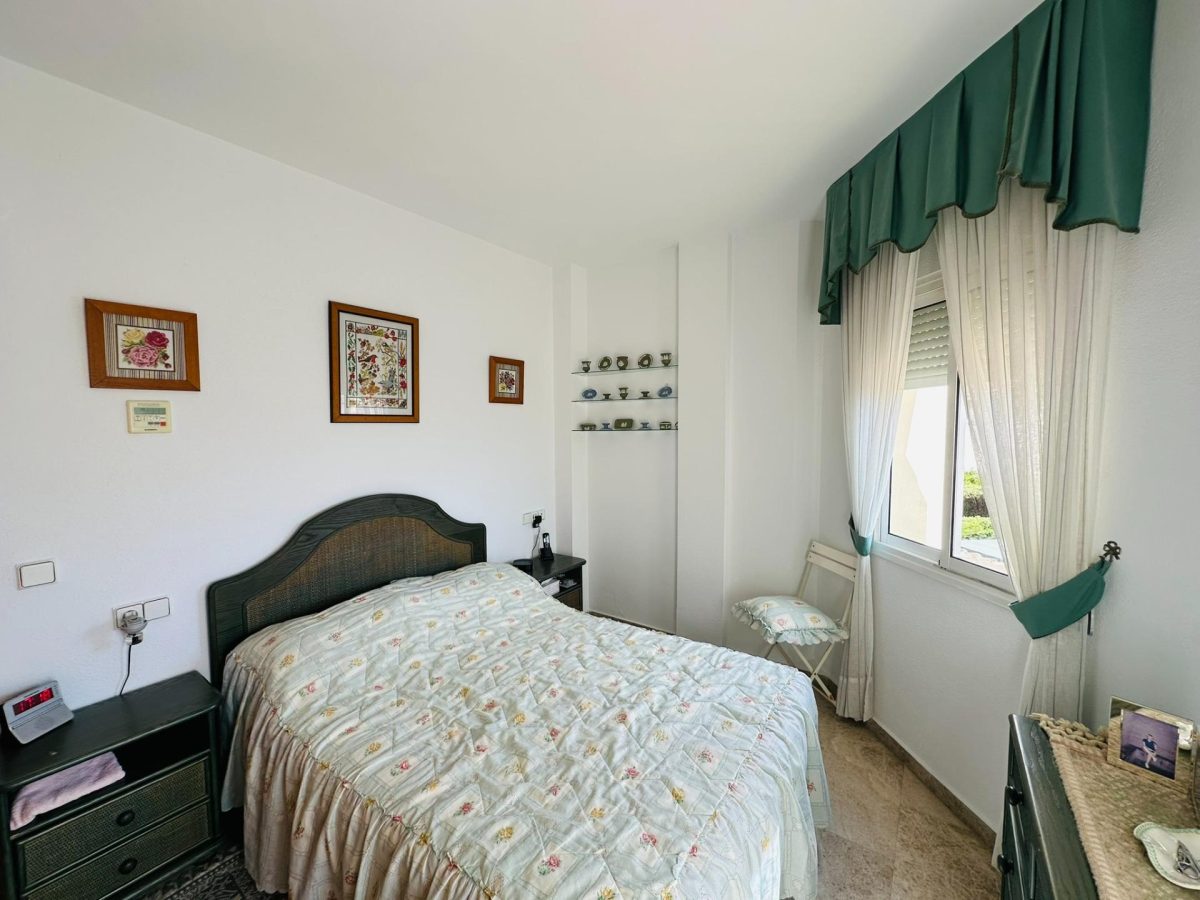 La Sierrezuela - Adosada de 2 Dormitorios, Garaje Privado, 3 Piscinas, Pista de Padel, Gran Terraza — Foto 9