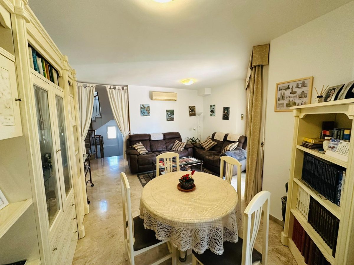 La Sierrezuela - Adosada de 2 Dormitorios, Garaje Privado, 3 Piscinas, Pista de Padel, Gran Terraza — Foto 3