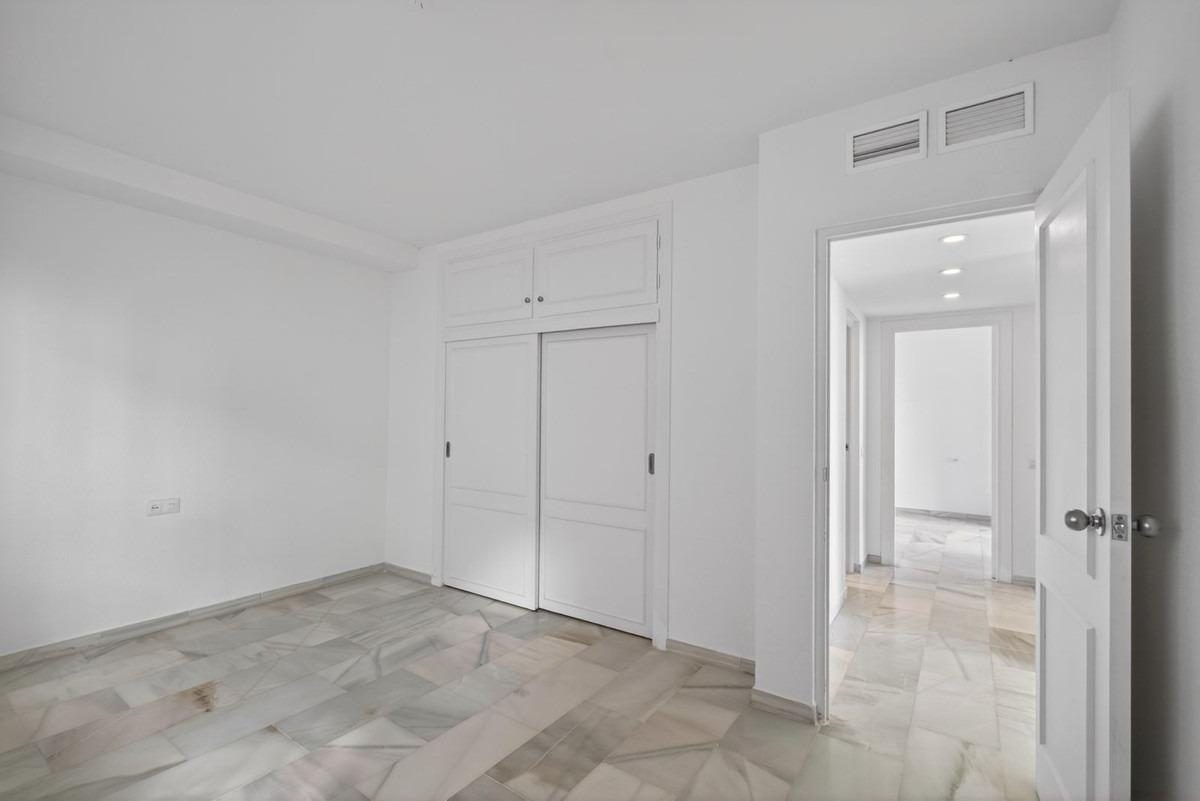 Apartamento con vistas al mar y cerca de la playa en Calahonda, Costa del Sol — Foto 12