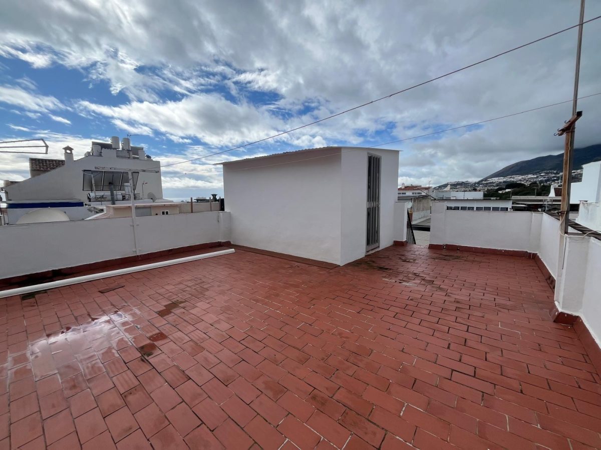 PAREADO EN PLENO CENTRO DE BENALMÁDENA — Foto 30