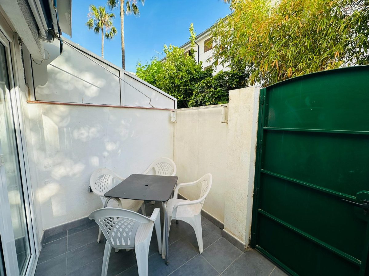 Fuengirola Centro - Coqueto Bajo de 1 Dormitorio Reformado con Patio — Foto 11