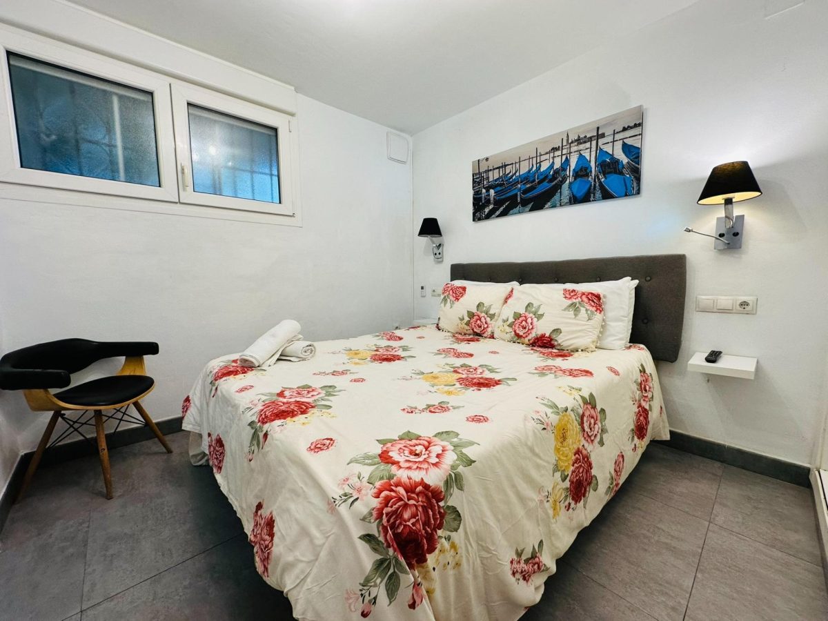 Fuengirola Centro - Coqueto Bajo de 1 Dormitorio Reformado con Patio — Foto 2
