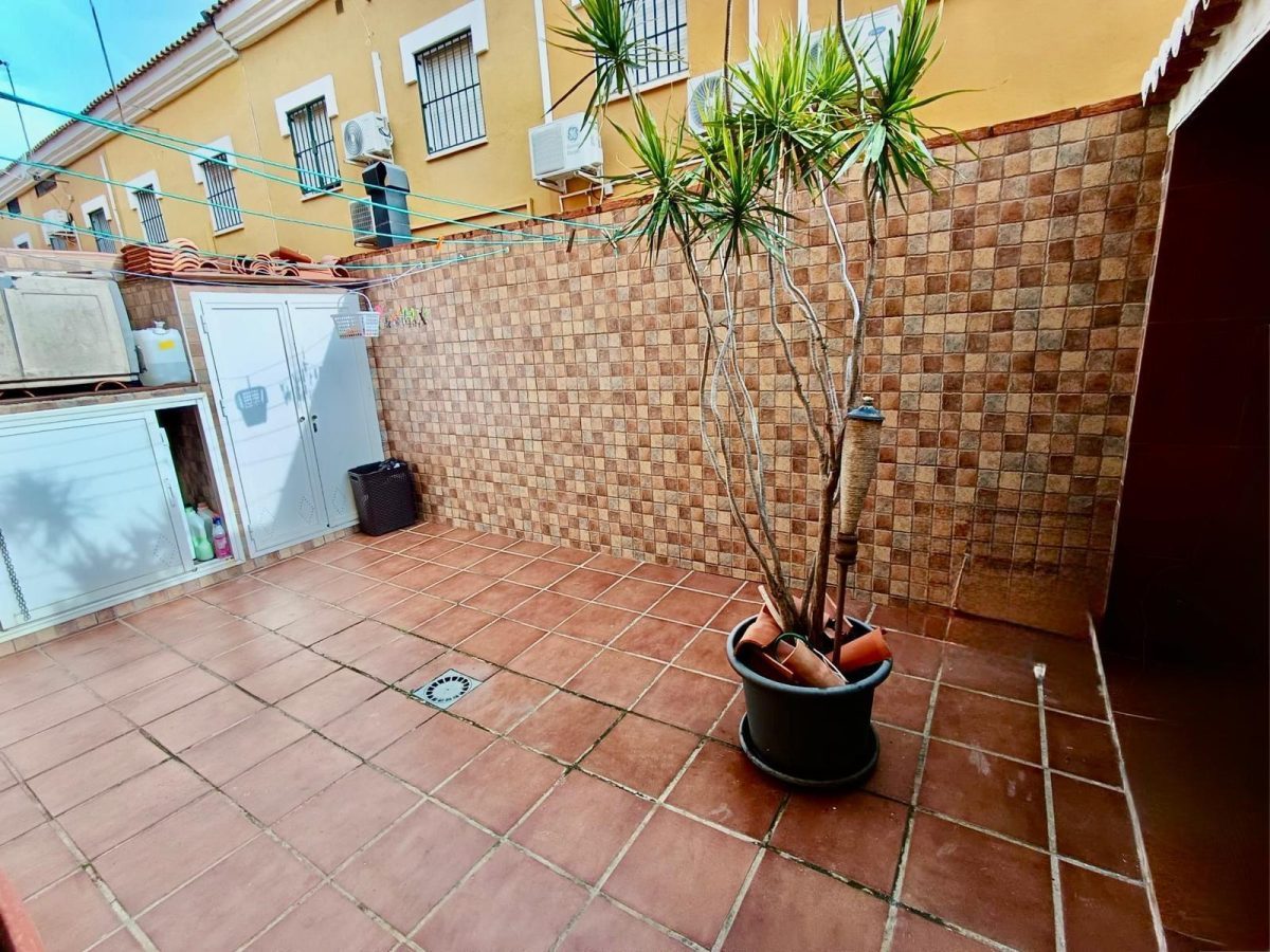 Casa adosada de cuatro habitaciones en Alhaurín de la Torre — Foto 7