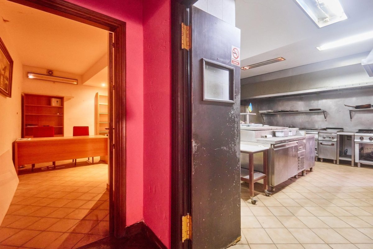 Marbesa - Local Restaurante con 417,70M2, Terraza 56m, 2 Baños ,Parking Comunitario — Foto 29