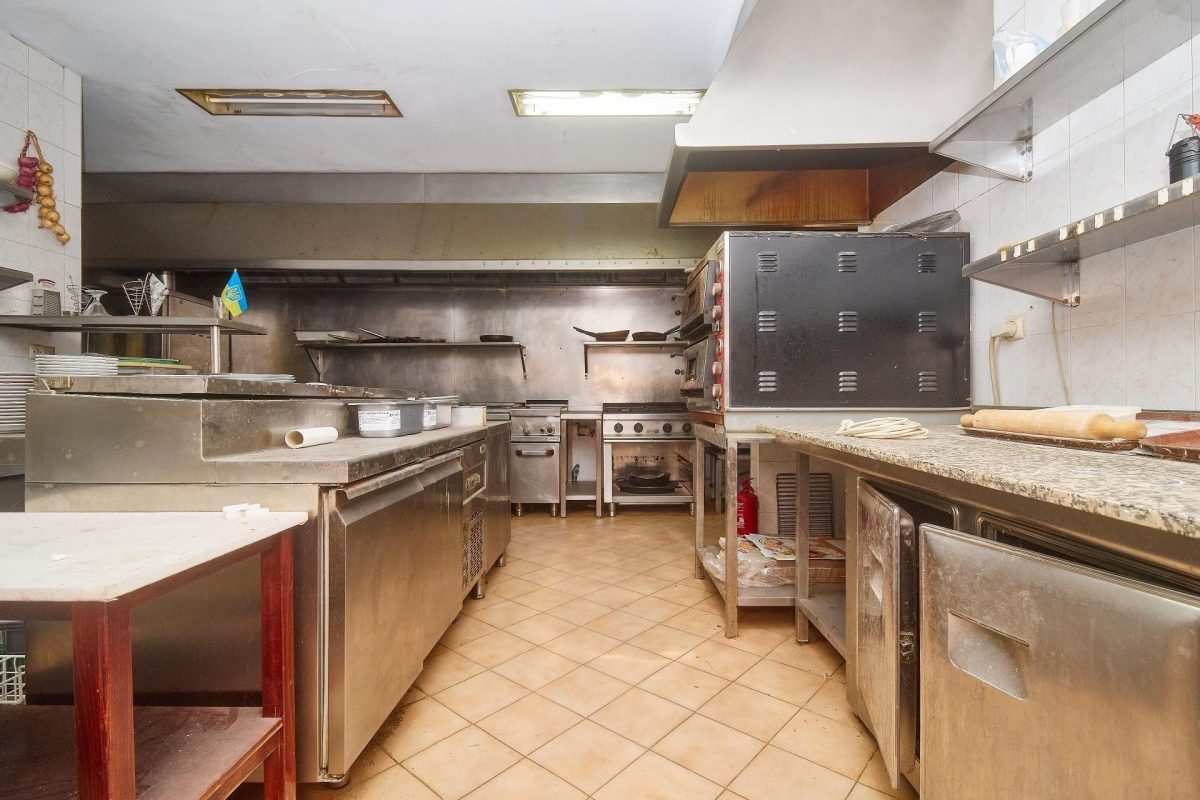 Marbesa - Local Restaurante con 417,70M2, Terraza 56m, 2 Baños ,Parking Comunitario — Foto 19