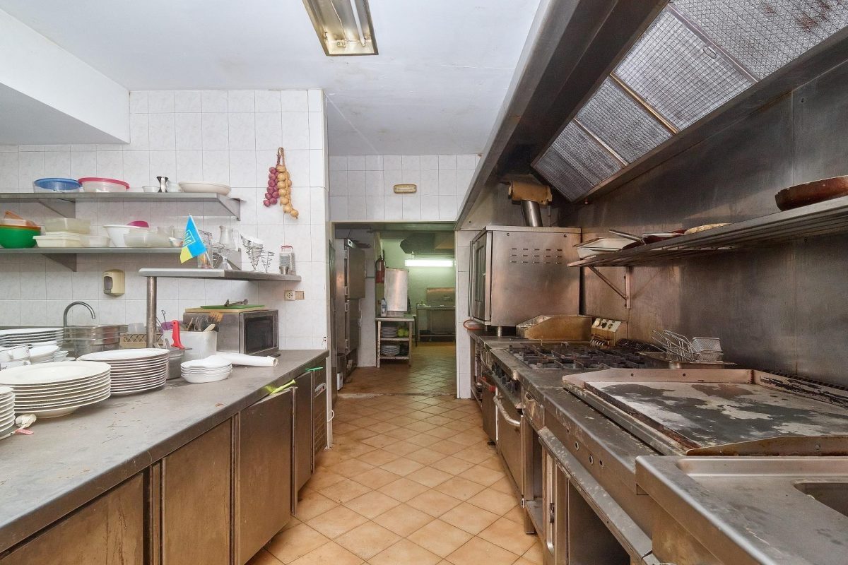 Marbesa - Local Restaurante con 417,70M2, Terraza 56m, 2 Baños ,Parking Comunitario — Foto 20