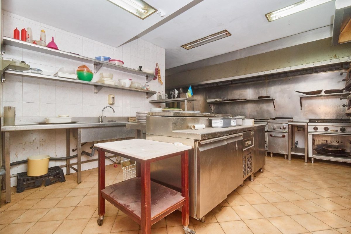 Marbesa - Local Restaurante con 417,70M2, Terraza 56m, 2 Baños ,Parking Comunitario — Foto 18