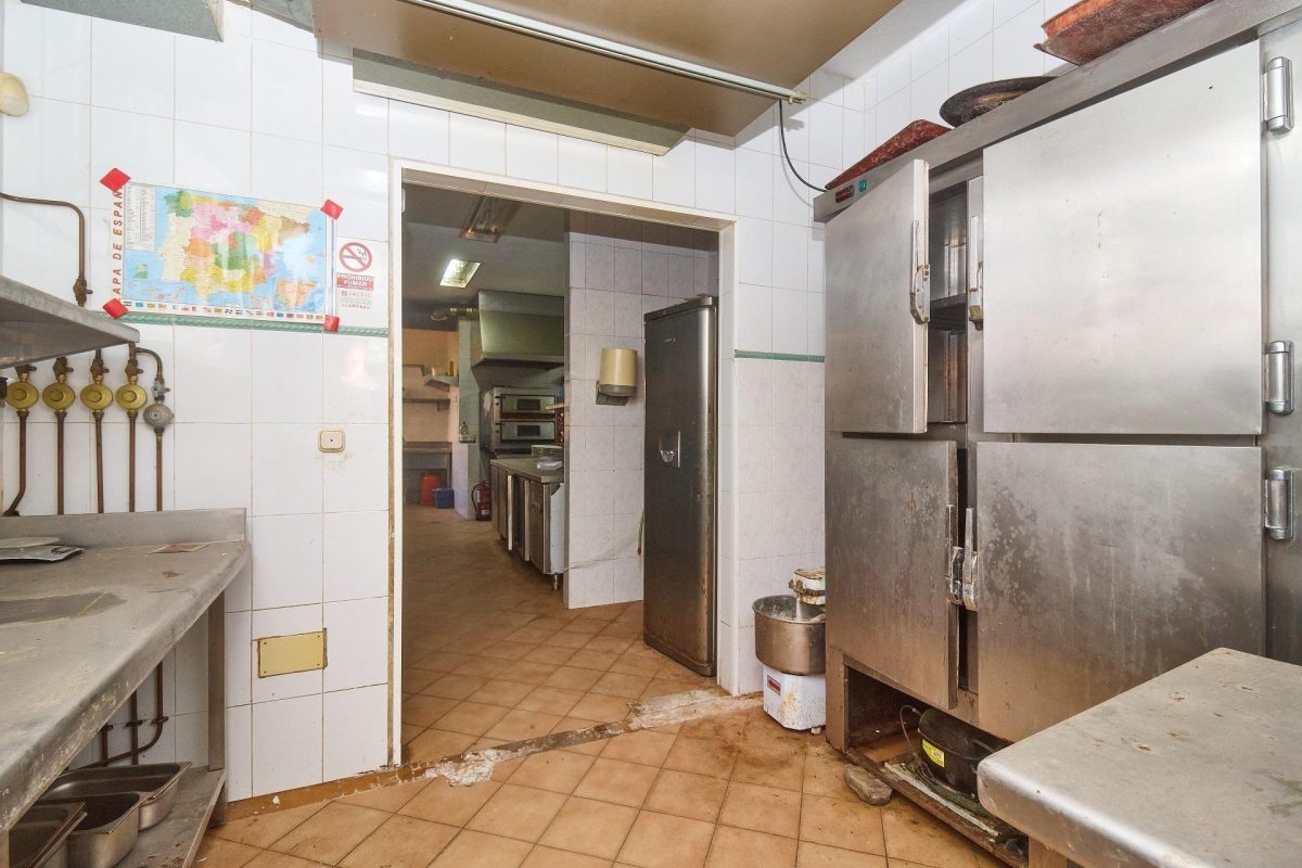 Marbesa - Local Restaurante con 417,70M2, Terraza 56m, 2 Baños ,Parking Comunitario — Foto 22
