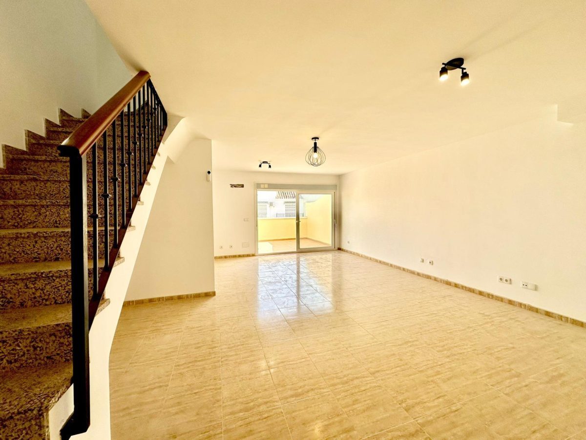 Los Boliches - Adosada 3 Dormitorios, Garaje, Trastero y Piscina — Foto 2