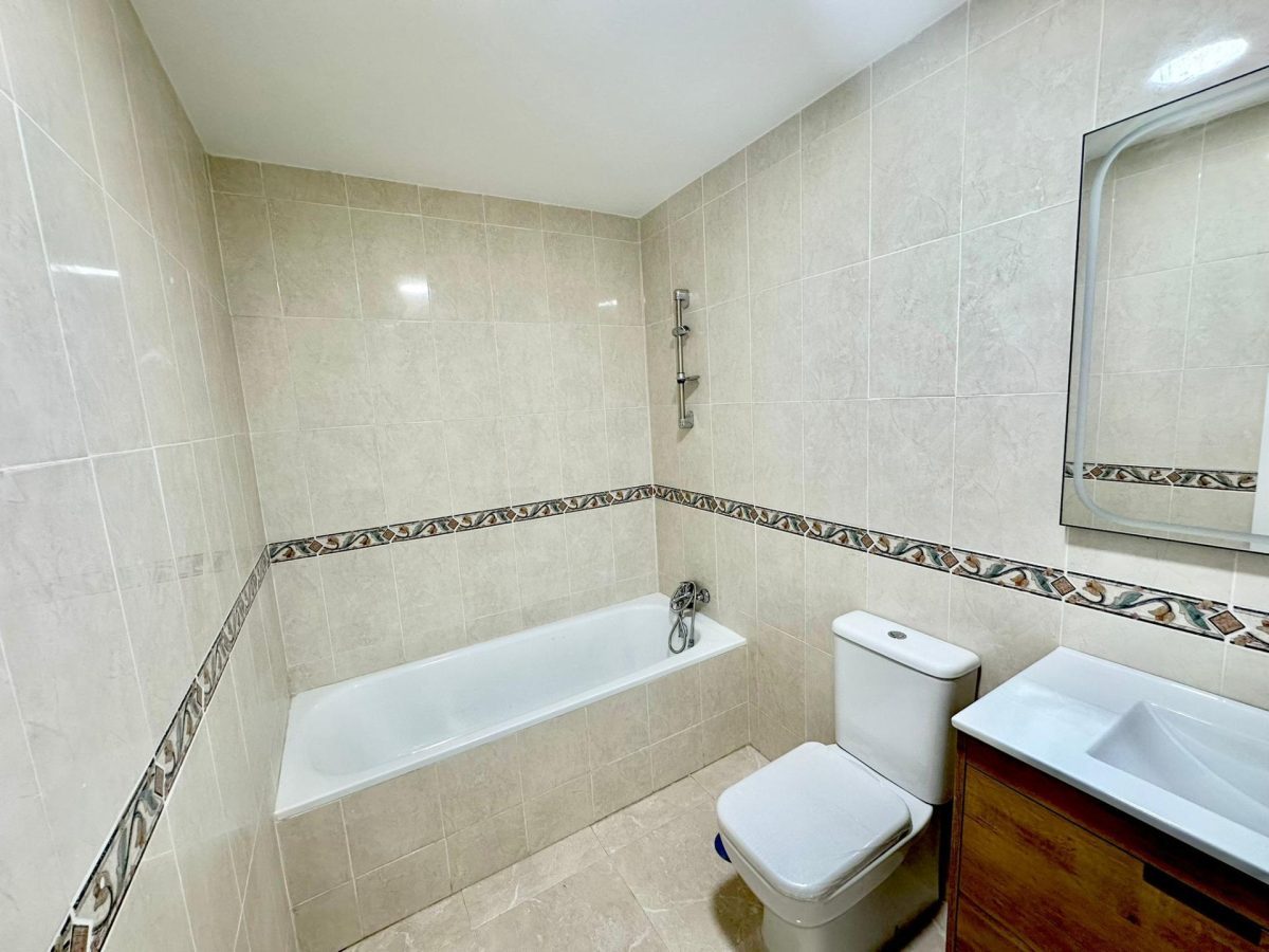 Los Boliches - Adosada 3 Dormitorios, Garaje, Trastero y Piscina — Foto 13