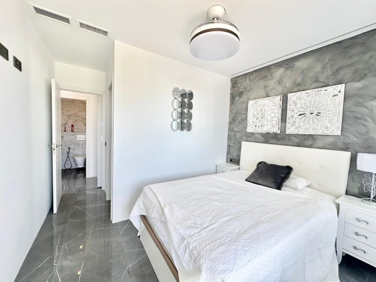Benalmádena - Espectacular Piso a Estrenar, 2 Dormitorios, Garaje y Piscina — Foto 12
