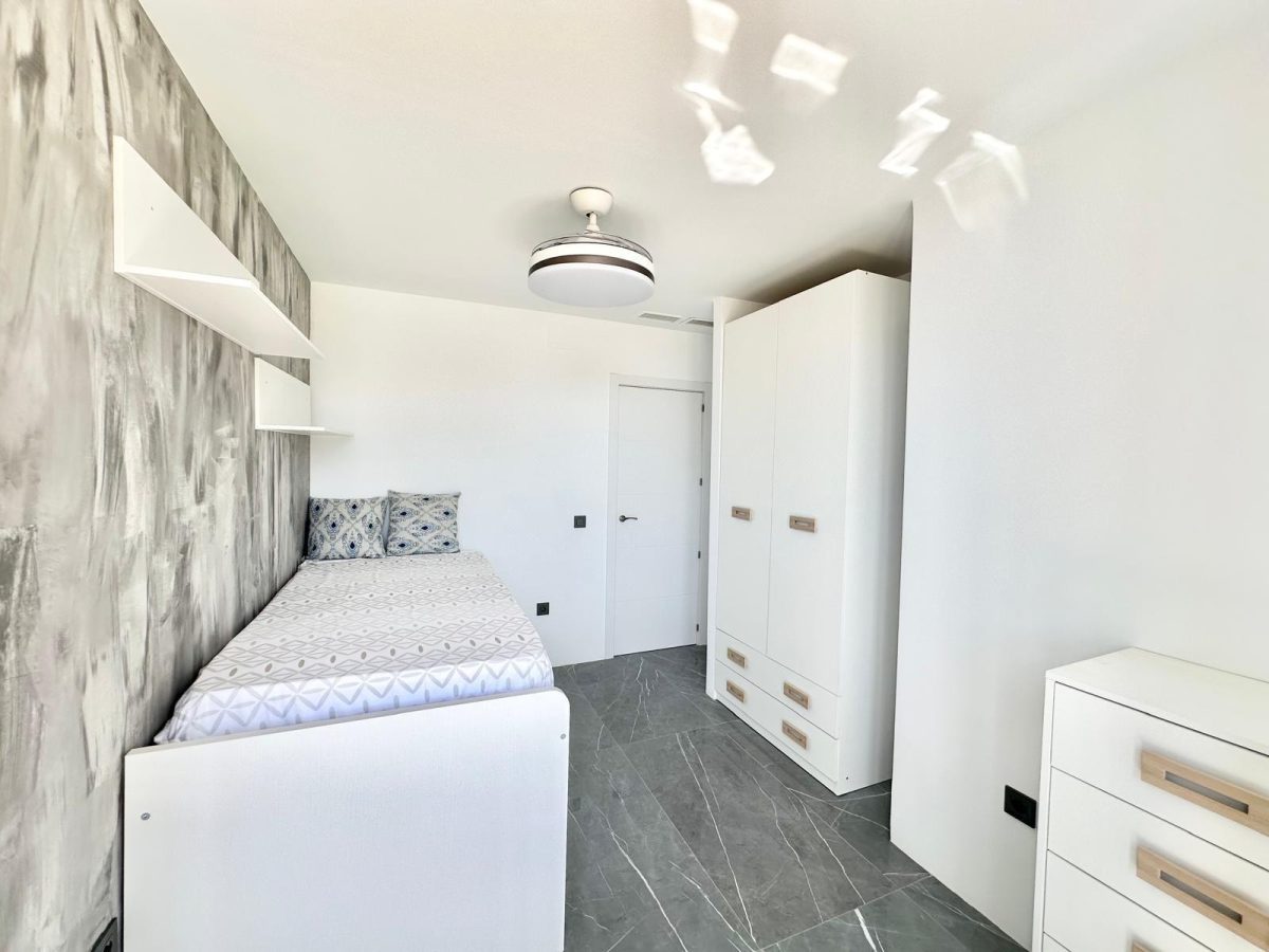 Benalmádena - Espectacular Piso a Estrenar, 2 Dormitorios, Garaje y Piscina — Foto 17