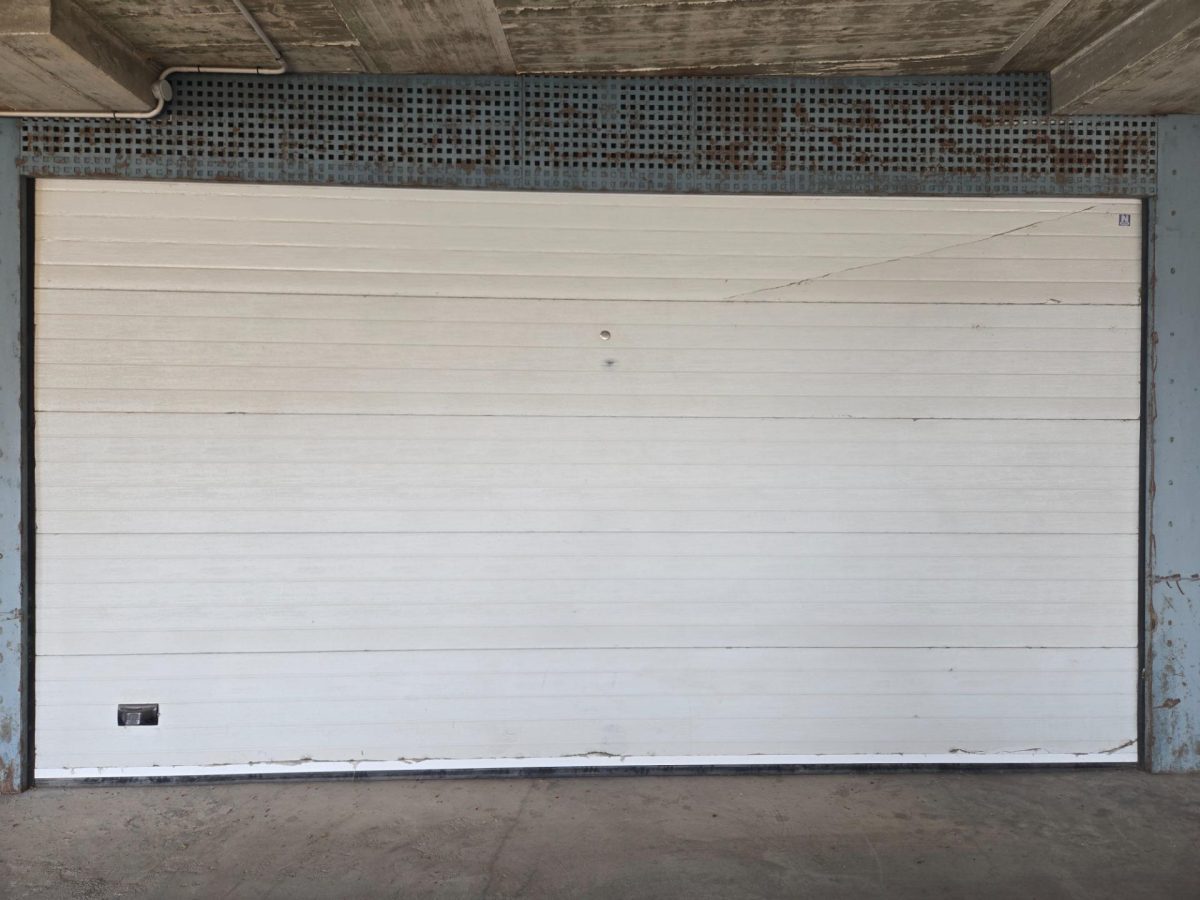 Carvajal - Dos Amplias plazas de parking cerradas con puerta automática — Foto 2