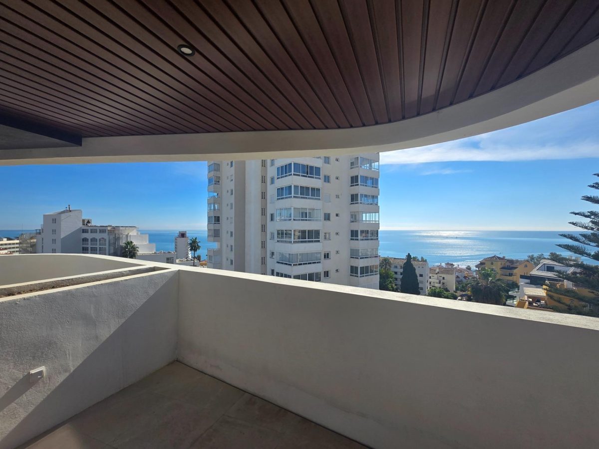 Benalmádena - Espectacular Dúplex a Estrenar, 2 Dormitorios, Vistas al Mar, Garaje y Piscina. — Foto 1
