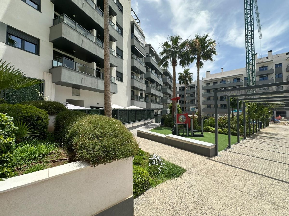 Las Lagunas - Piso a Estrenar 2 Dormitorios, Garaje, Trastero, Piscina, Solarium — Foto 13