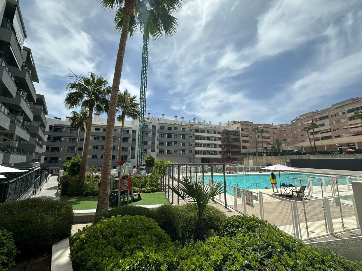 Las Lagunas - Piso a Estrenar 2 Dormitorios, Garaje, Trastero, Piscina, Solarium — Foto 14