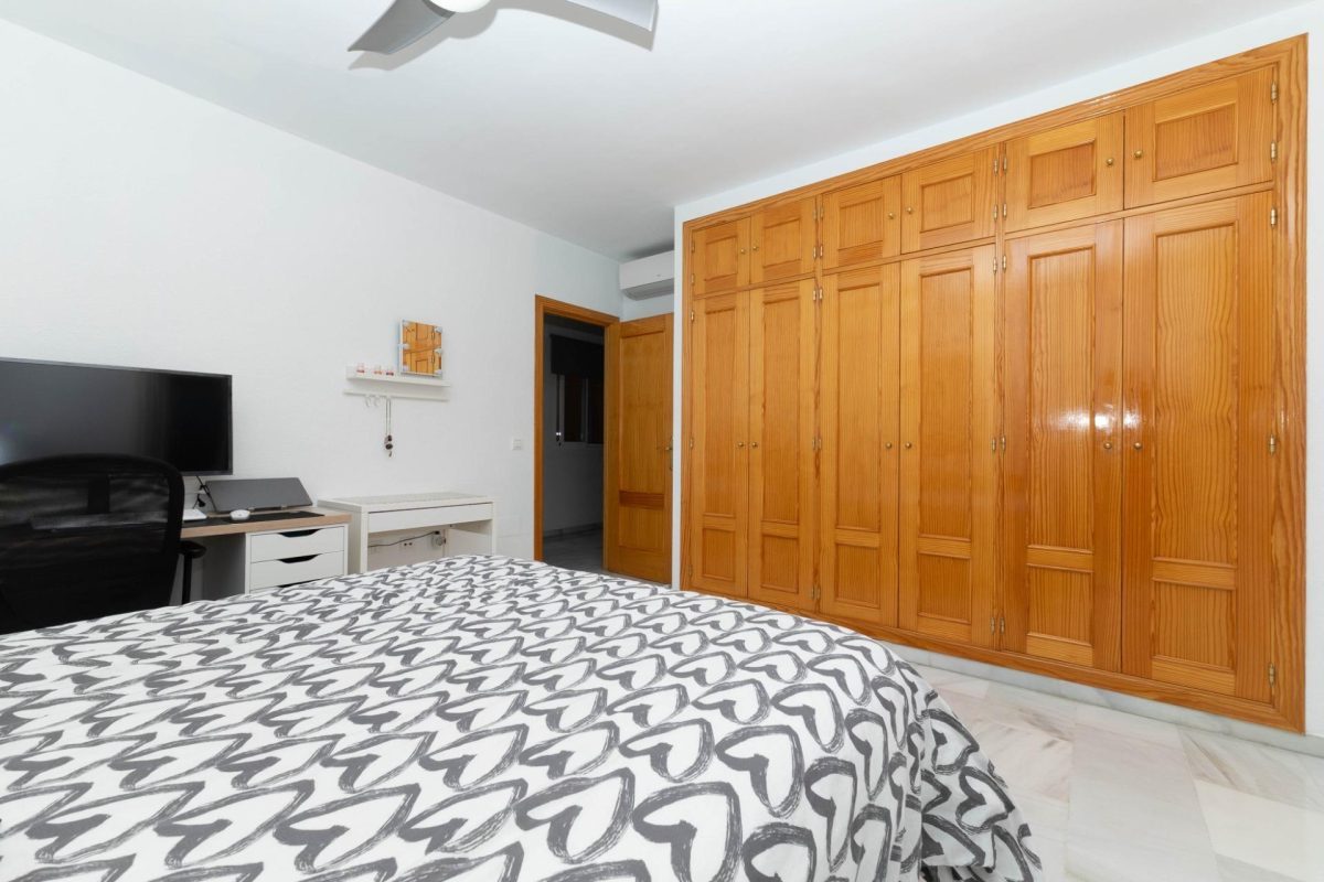 ATRACTIVO PISO EN LAS CAÑADAS DE MIJAS CON 3 HAB. Y PARKING — Foto 14