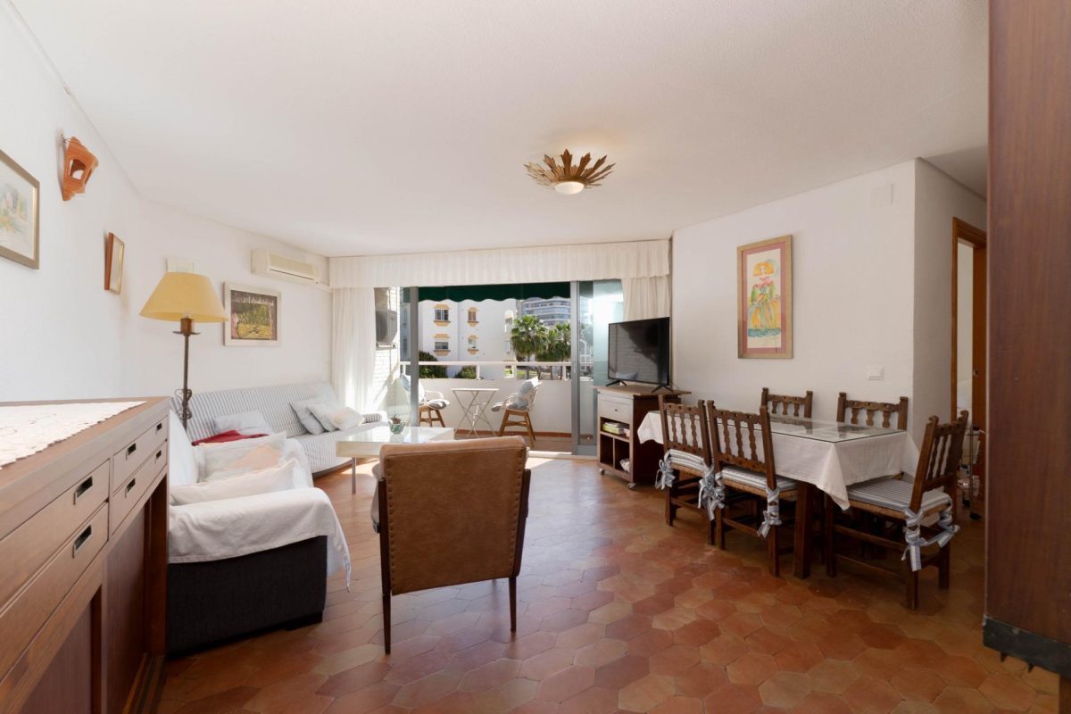 Apartamento con terraza y piscina a diez minutos del mar, en Torreblanca — Foto 6