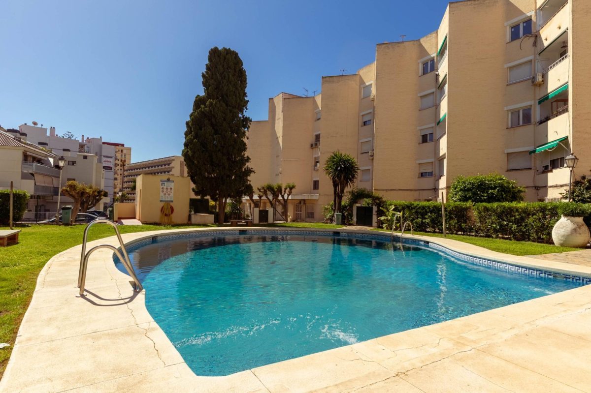 Apartamento con terraza y piscina a diez minutos del mar, en Torreblanca — Foto 4