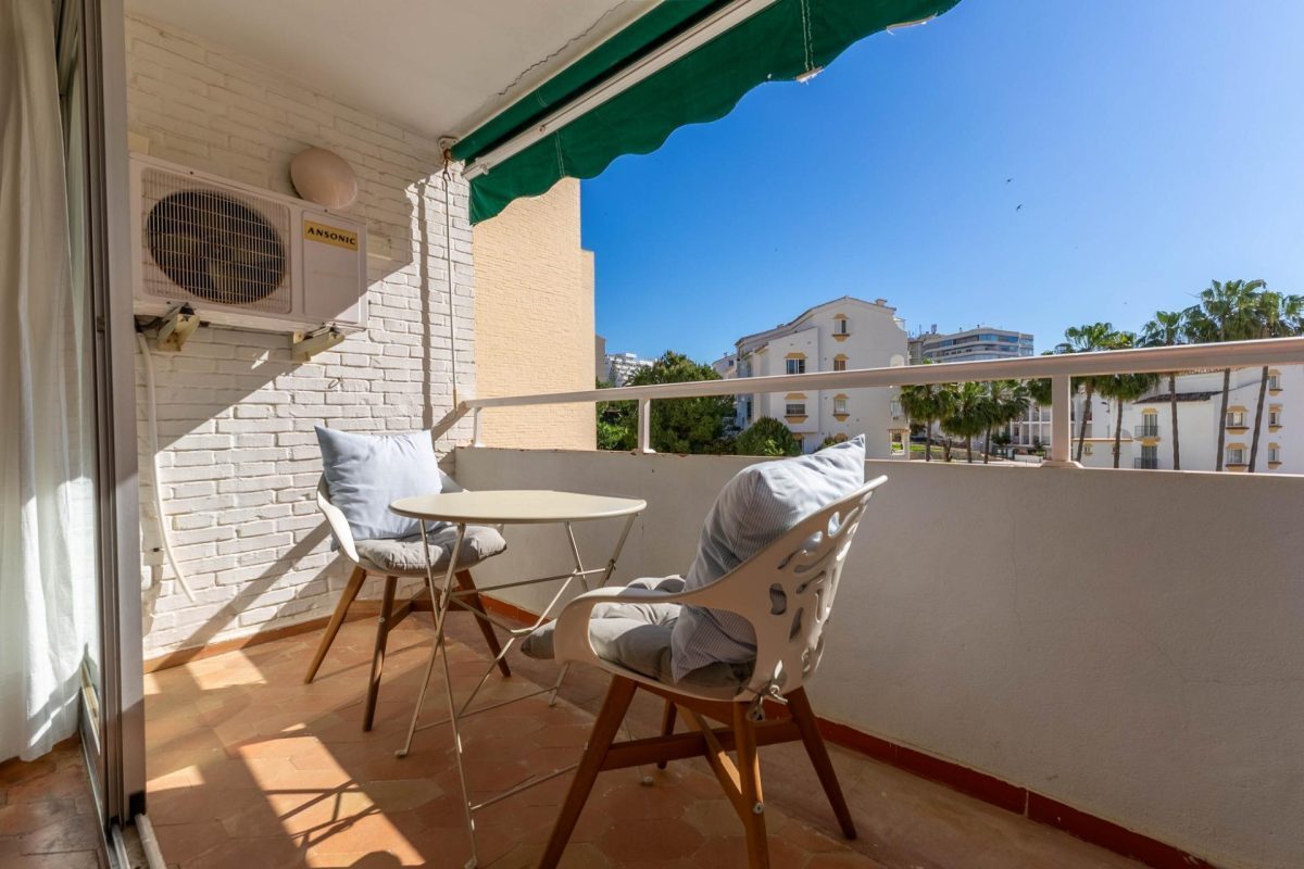 Apartamento con terraza y piscina a diez minutos del mar, en Torreblanca — Foto 3