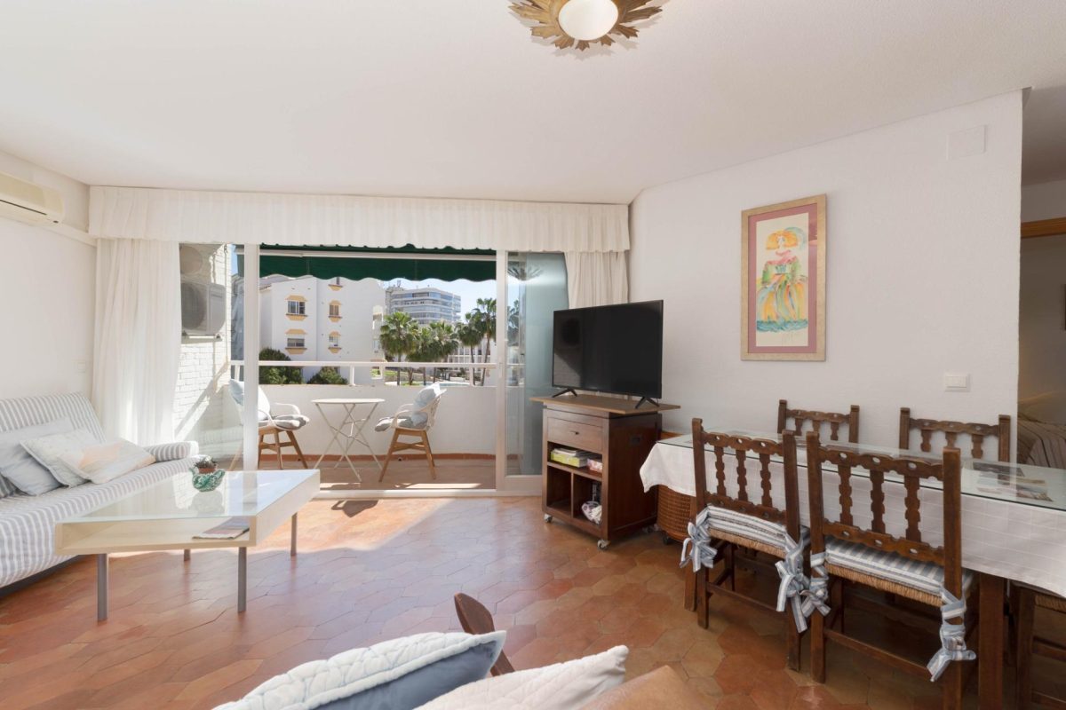 Apartamento con terraza y piscina a diez minutos del mar, en Torreblanca — Foto 2
