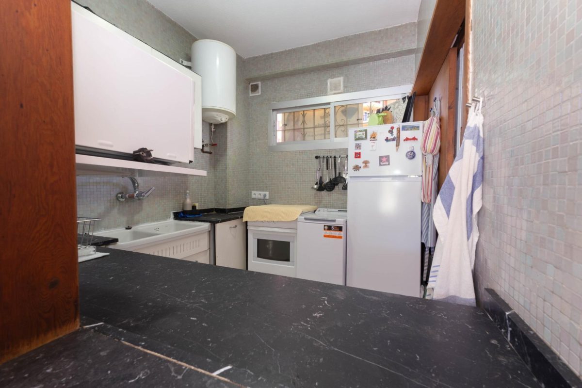 Apartamento con terraza y piscina a diez minutos del mar, en Torreblanca — Foto 9