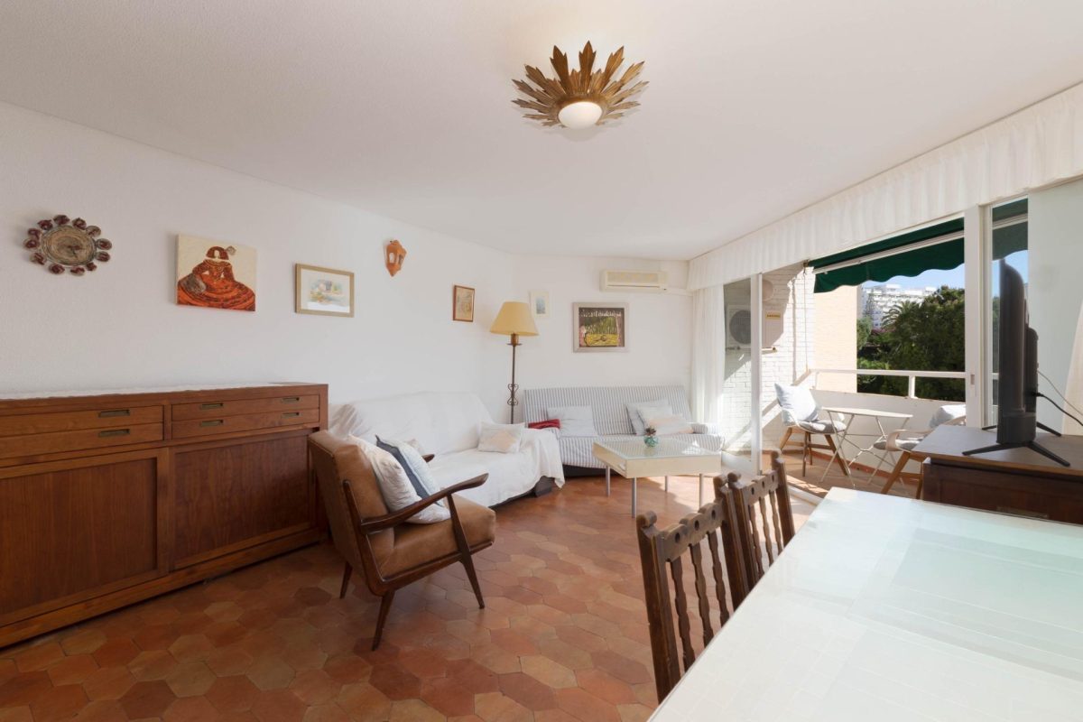Apartamento con terraza y piscina a diez minutos del mar, en Torreblanca — Foto 8
