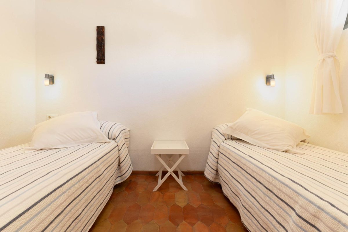 Apartamento con terraza y piscina a diez minutos del mar, en Torreblanca — Foto 13
